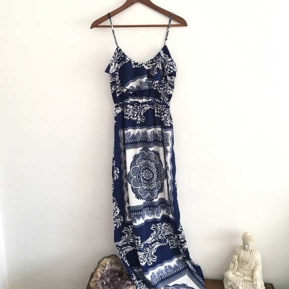 Soprano Dresses & Skirts - Soprano Nordstrom Small Mandala Bandana Maxi Dress